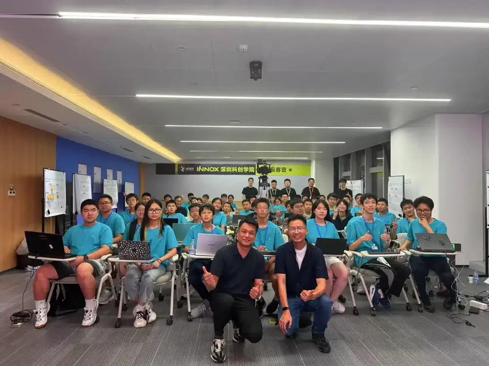 我们的CEO Albert Lee 在AI学习应用培训中 thumbnail